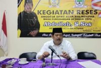 Ketua DPRD Balikpapan Abdulloh saat jumpa pers di rumah dinas.