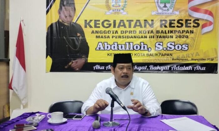 Ketua DPRD Balikpapan Abdulloh saat jumpa pers di rumah dinas.