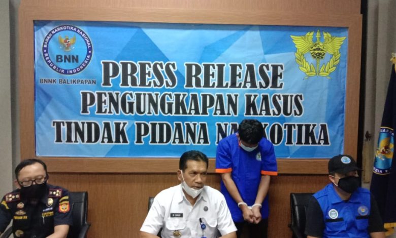 Photo of Tim Gabungan BNN dan Bea Cukai Balikpapan Berhasil Menggagalkan 925 Butir Pil Ekstasi Siap Edar