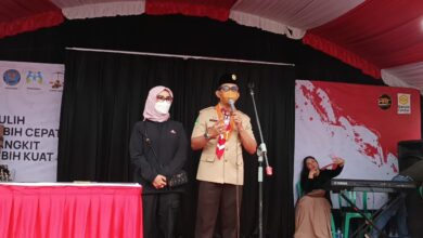Photo of Walikota Balikpapan dan Ketua TP PKK Kota Balikpapan Lakukan Penandatangan Prasasti di Kelurahan Karang Rejo