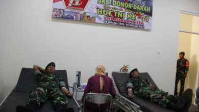 Photo of Rangkaian HUT TNI-77, Personil Satgas Yonif R 600/Modang Gelar Aksi Donor Darah Tahap Satu