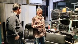 Kunjungan Ketua DPRD Balikpapan Abdulloh, S.sos & Owner CV. Dayat Technic H. Muhammad Dayat ke Ruang Radio